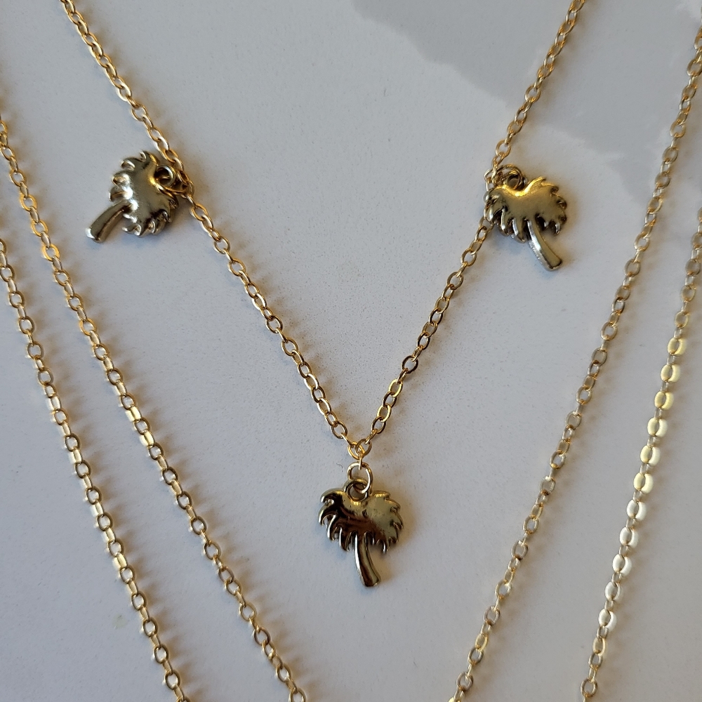 Cowrie + palm trees beachy tropical 3 tier layered necklace in gold - Picture 4 of 8